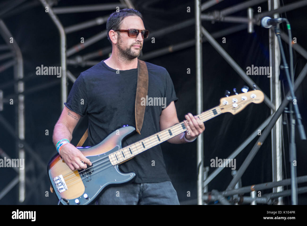 Jouer Dodgy Carfest Sud Overton, Hampshire Angleterre 25 août 3017 Carfest Houlbrook Jim Crédit Sud/ Alamy Banque D'Images