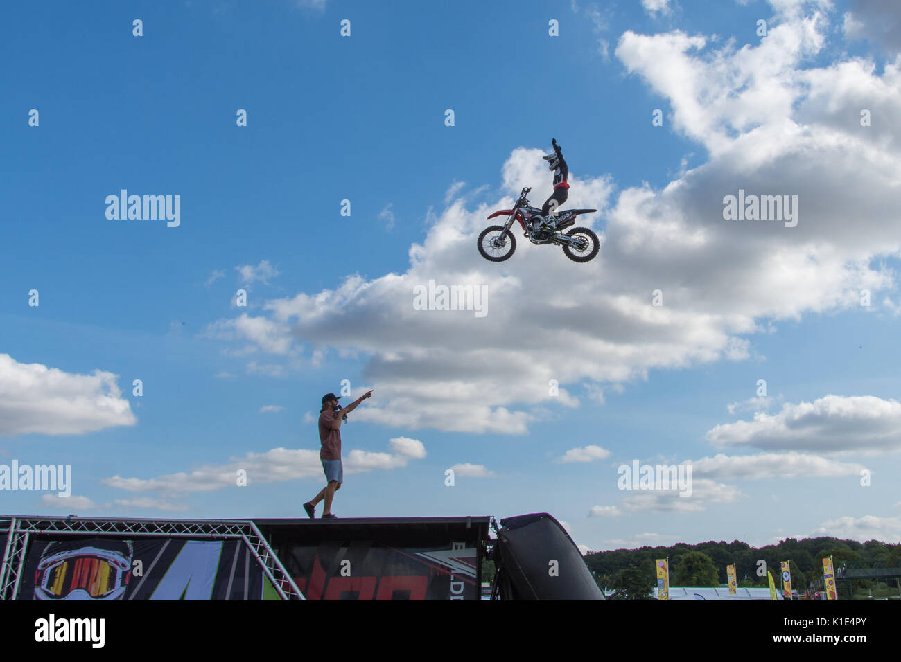 Free style de moteur cross, au sud Carfest Overton, Hampshire Angleterre 25 août 2017 Carfest Houlbrook Jim Crédit Sud/ Alamy Banque D'Images