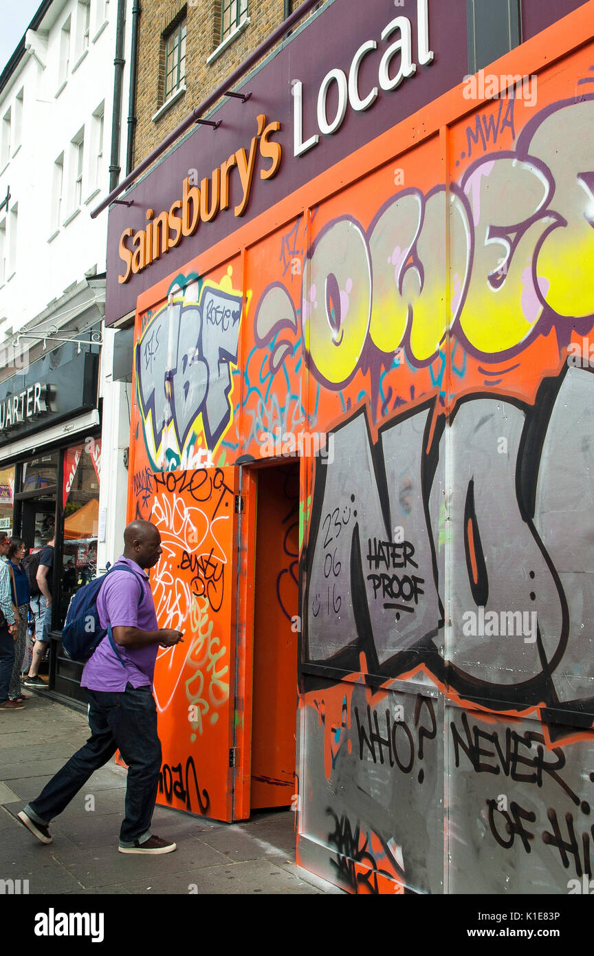 Londres, Royaume-Uni. Août 26, 2017. Dans Notting Hill Portobello fermés le samedi pour le carnaval sur le week-end férié d'août à partir de demain. Credit : JOHNNY ARMSTEAD/Alamy Live News Banque D'Images