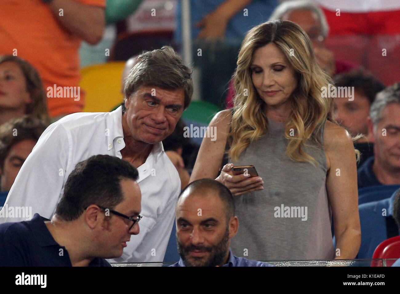 26.08.2017. Stadio Olimpico, Rome, Italie. Serie A football. As Roma vs Inter. Lorella Cuccarini avec son mari. Banque D'Images