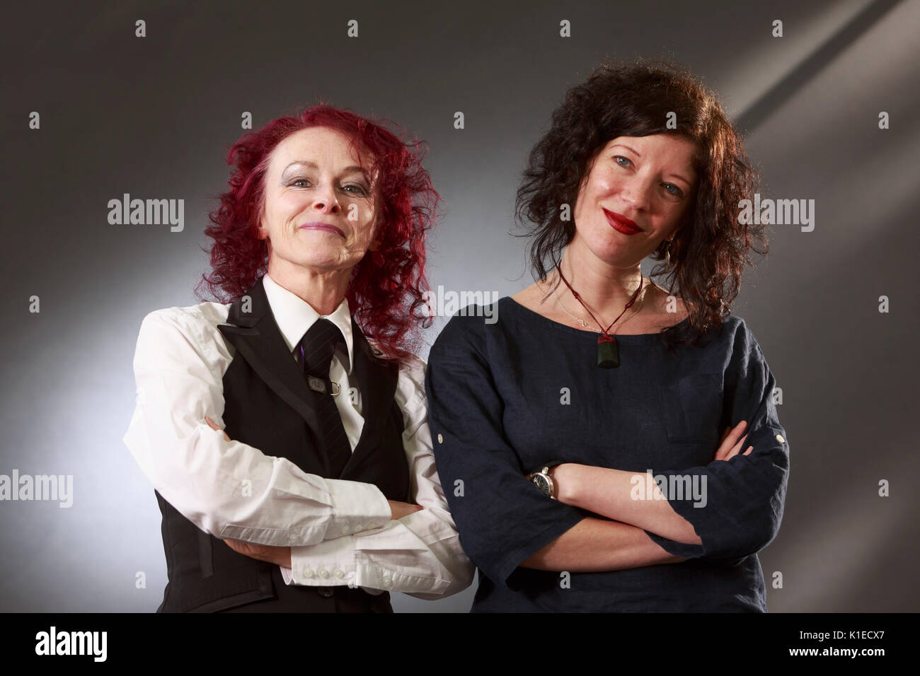 Edinburgh, Ecosse, Royaume-Uni. Août 27, 2017. Jour 16 Edinburgh International Book Festival. Sur la photo : Rosie Garland, romancier, poète et chanteur de rock band et Jess Richards, auteur. Credit : Pako Mera/Alamy Live News Banque D'Images