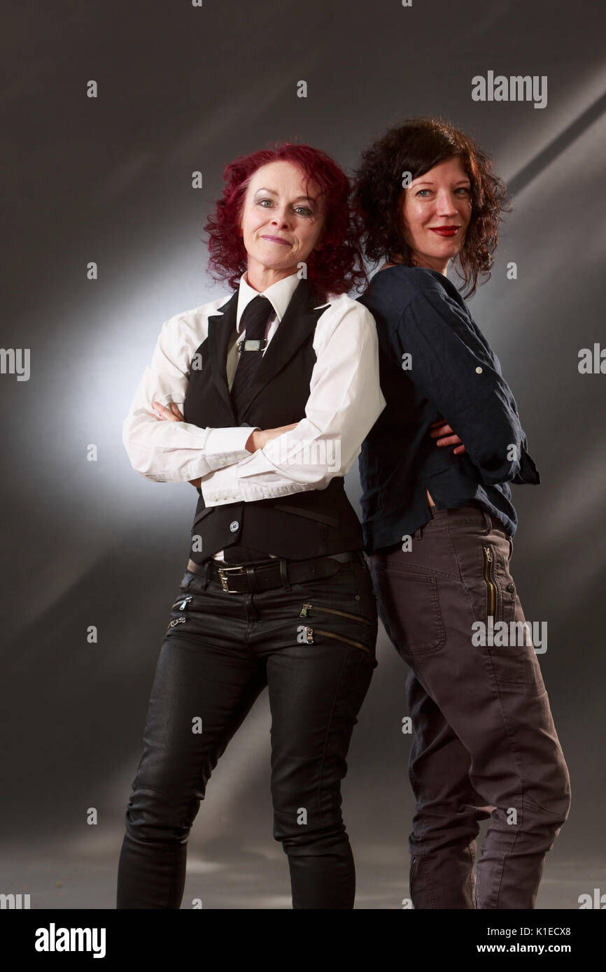 Edinburgh, Ecosse, Royaume-Uni. Août 27, 2017. Jour 16 Edinburgh International Book Festival. Sur la photo : Rosie Garland, romancier, poète et chanteur de rock band et Jess Richards, auteur. Credit : Pako Mera/Alamy Live News Banque D'Images