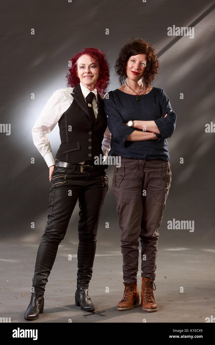 Edinburgh, Ecosse, Royaume-Uni. Août 27, 2017. Jour 16 Edinburgh International Book Festival. Sur la photo : Rosie Garland, romancier, poète et chanteur de rock band et Jess Richards, auteur. Credit : Pako Mera/Alamy Live News Banque D'Images