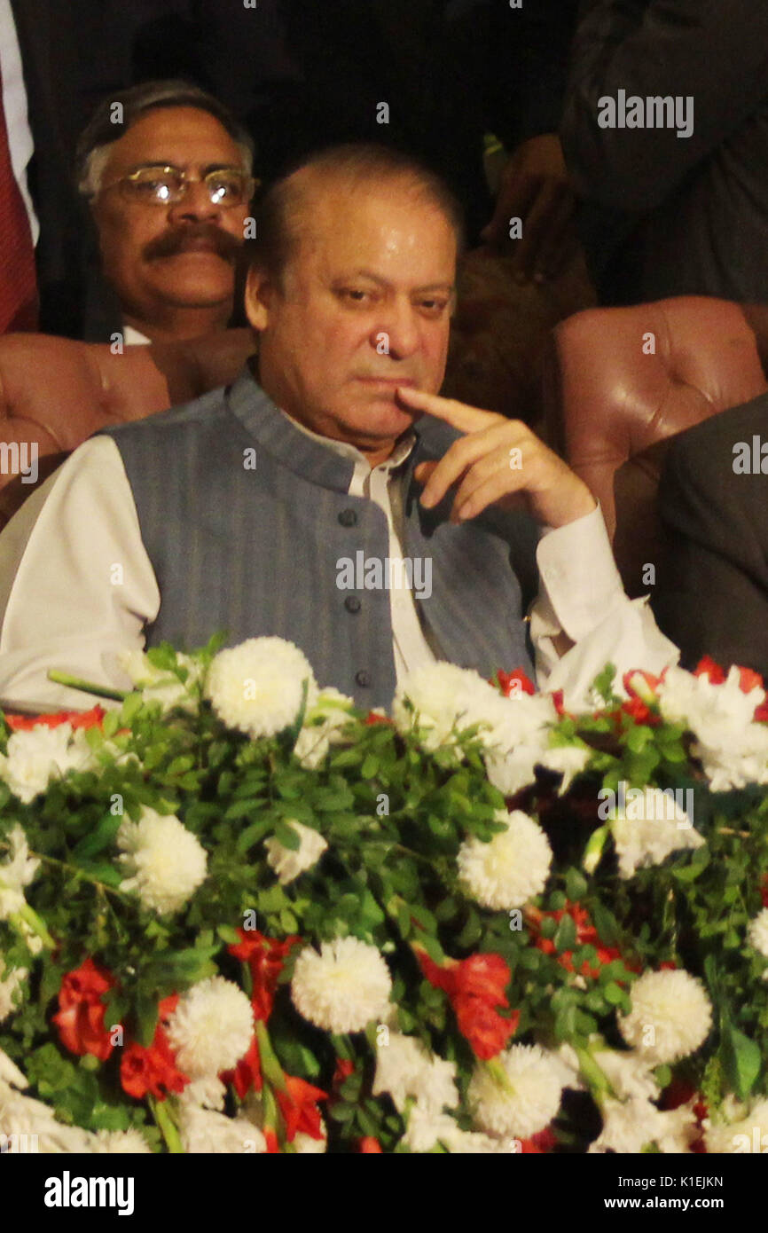 L'ancien Premier Ministre pakistanais Mian Mohammad Nawaz Sharif s'attaquer au cours de la Convention à tous les avocats du Pakistan à l'Awan e-Iqbal à Lahore. (Photo par Rana Sajid Hussain/Pacific Press) Banque D'Images