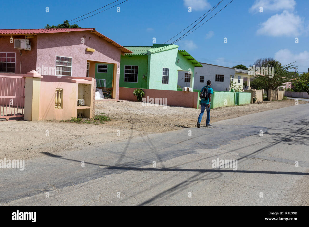 Kralendijk, Bonaire, Antilles néerlandaises sous le vent. Scène de rue dans le quartier de classe moyenne. Banque D'Images