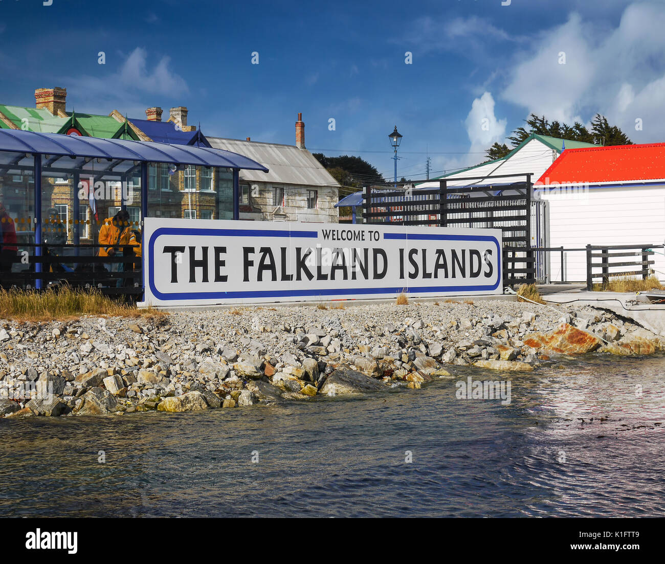 Bienvenue sur les îles Falkland, panneau de bienvenue à passagers de navires de croisière jetée. Stanley, îles Malouines, l'océan Atlantique Sud. Banque D'Images