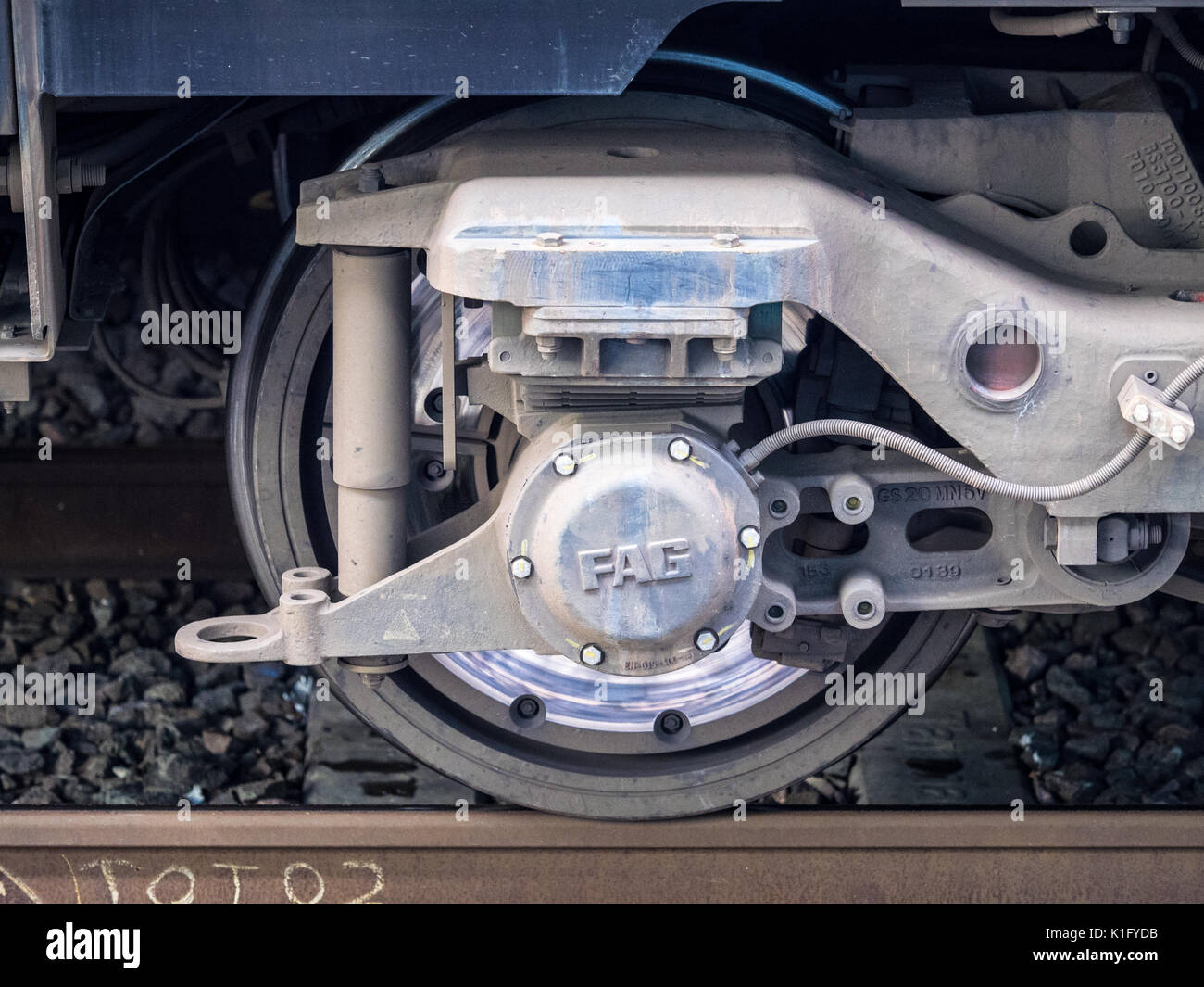 Les roues des trains britanniques de freins à air - roues de trains au Royaume-Uni sur une plus grande Anglia train Banque D'Images