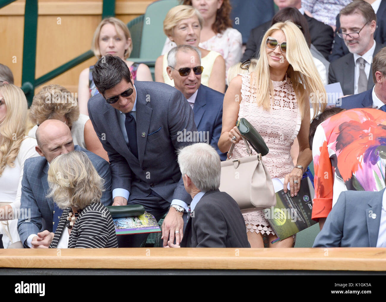 La photo doit être crédité ©Presse Alpha 079965 04/07/2017 Bâton Noir Général David Leakey, Matt Dawson, Vernon Kay et Tess Daly pendant deux jours de la Tennis de Wimbledon 2017 Londres Banque D'Images