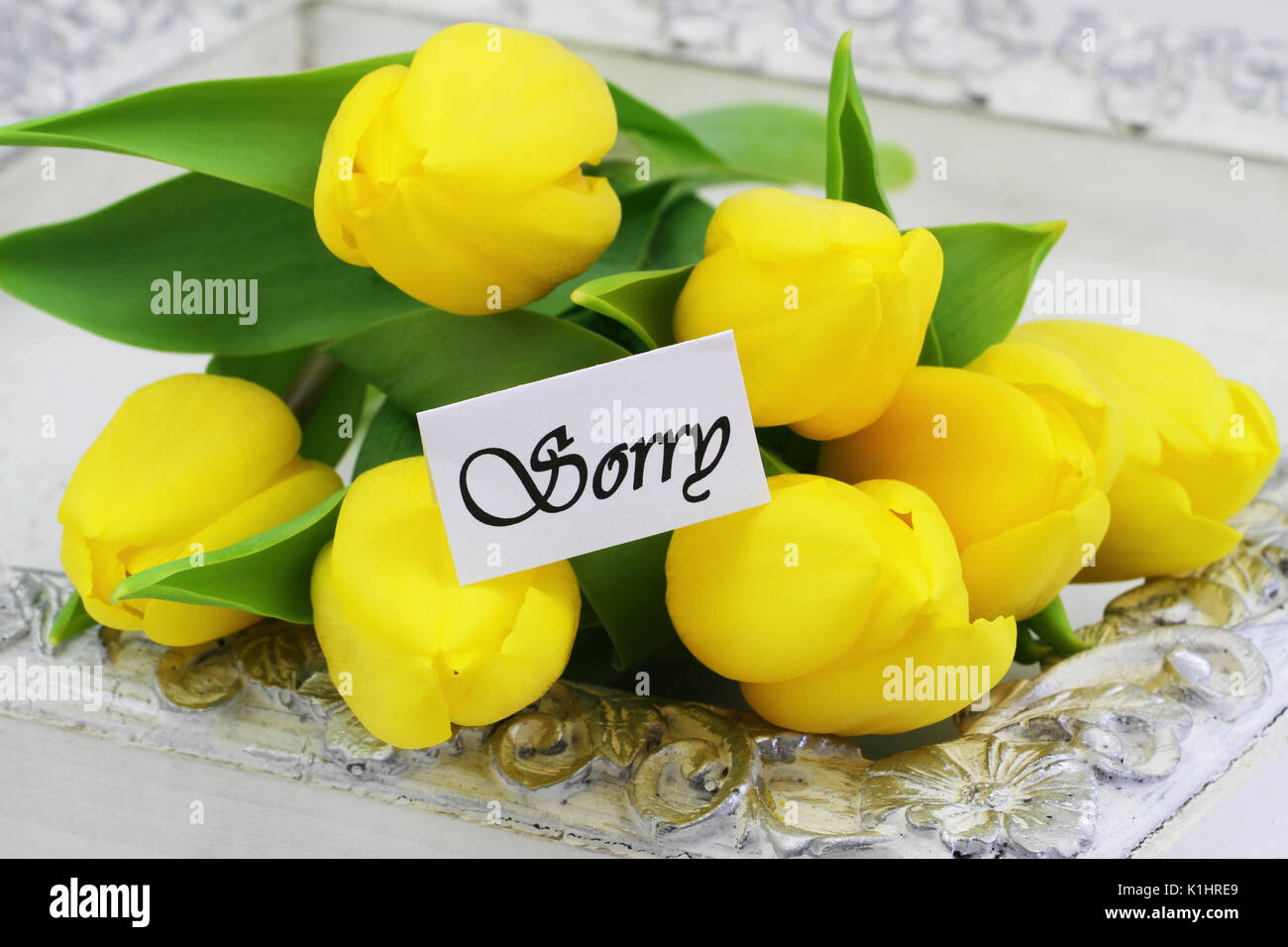 Désolés carte avec des roses jaunes bouquet Banque D'Images
