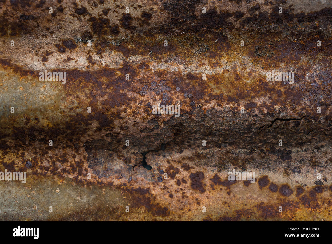 Fer rouillé sur le toit de zinc texture, ancienne plaque de fer