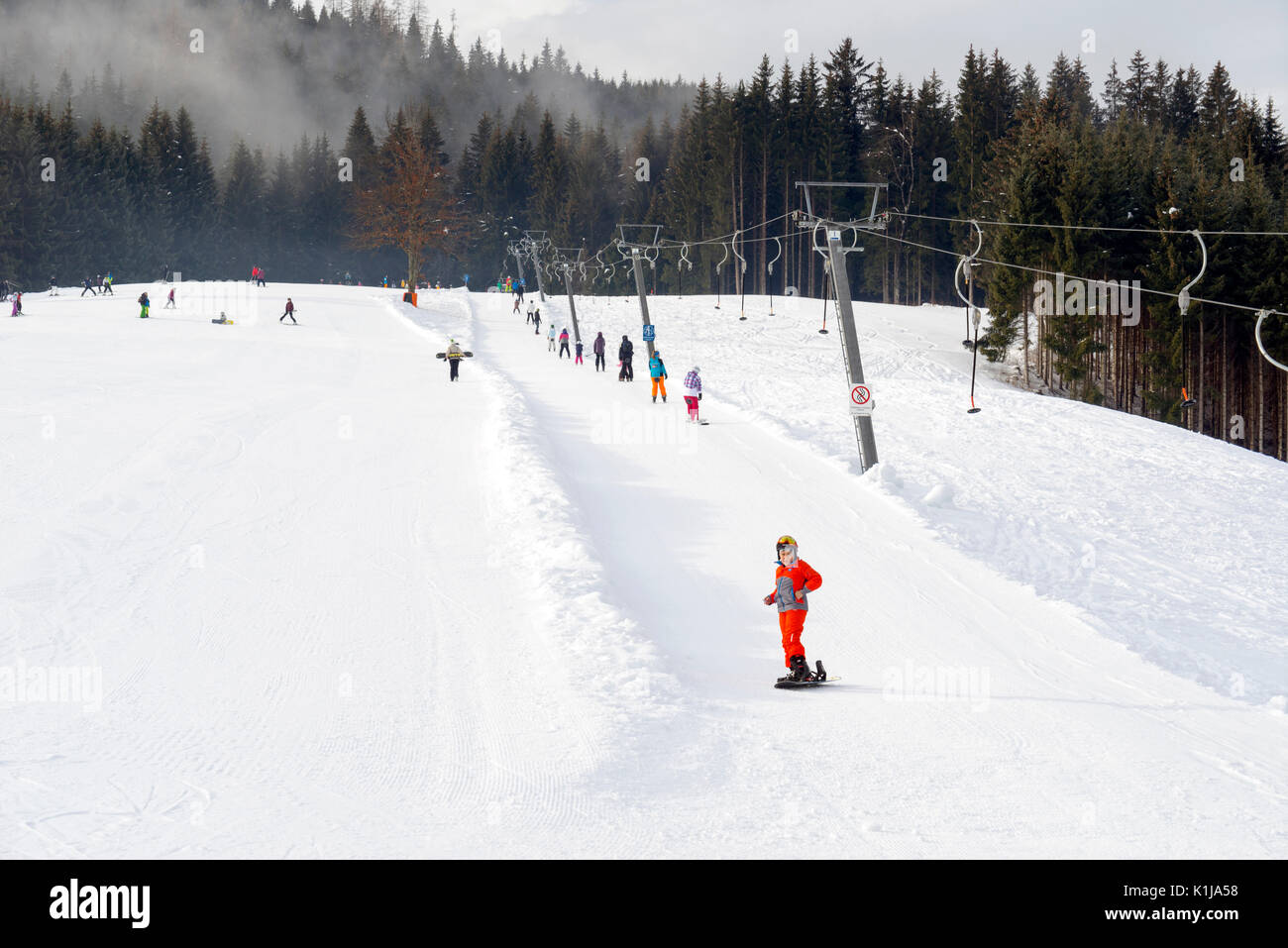 Salzbourg, Autriche - 26 janvier 2016 : Les gens du haut de ski Alpes, Flachau, Autriche Salzbourg . Banque D'Images