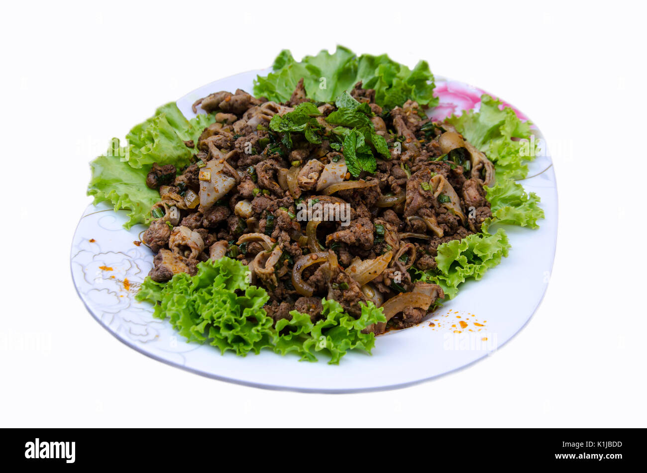 Une délicieuse cuisine thaïlandaise NEUA LARB appel à partir de la viande avec des légumes et spicyingredient sur fond blanc Banque D'Images
