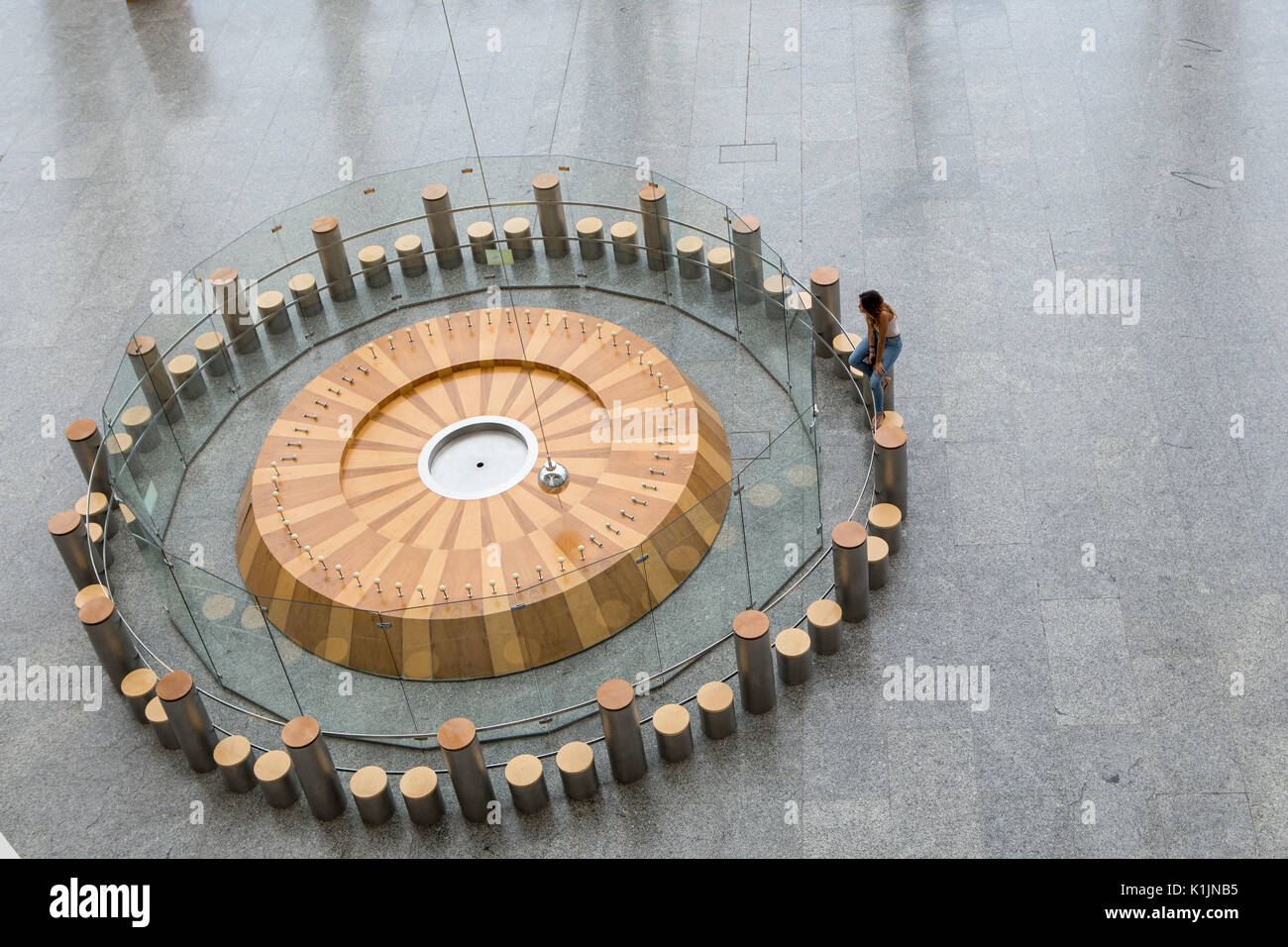 Pendule gigantesque dans le Musée des Sciences de Valence Banque D'Images