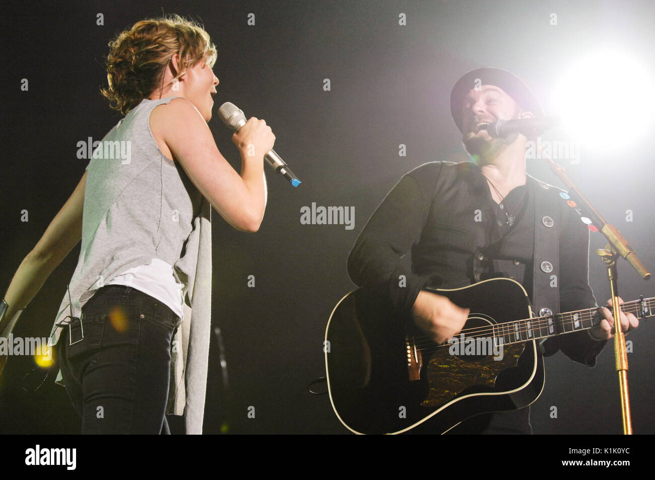 (L-r) Jennifer nettles kristian bush sugarland effectue stagecoach,California's county music festival jour 1 avril 24,2010 indio,ca. Banque D'Images