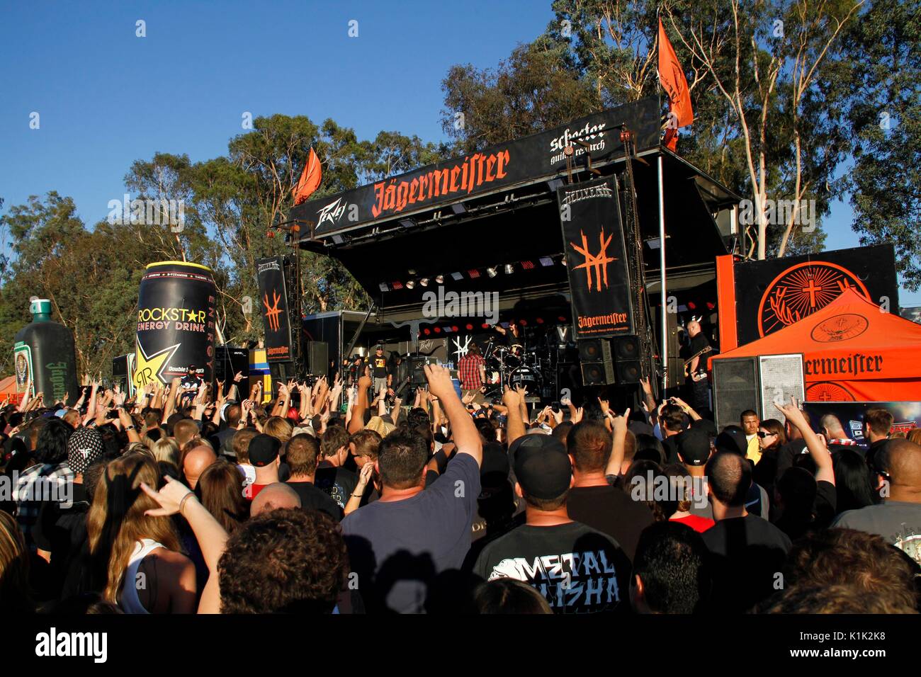 Hellyeah effectue 2010 Rockstar energy drink uproar festival Verizon Wireless amphitheatre septembre 17,2010 Irvine,californie. Banque D'Images