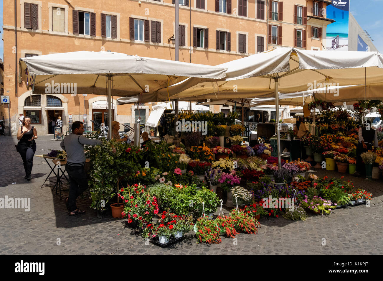 Stand de fleurs au Campo de' Fiori à Rome, Italie Banque D'Images