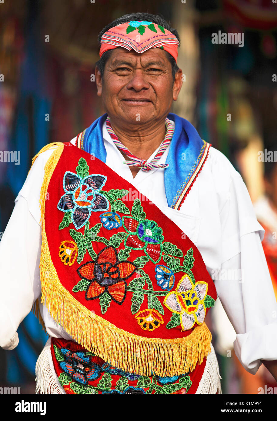 Homme, 60 ans, en costume traditionnel, Voladores de Papantla, Xochimilco, État de Mexico, Mexique Banque D'Images