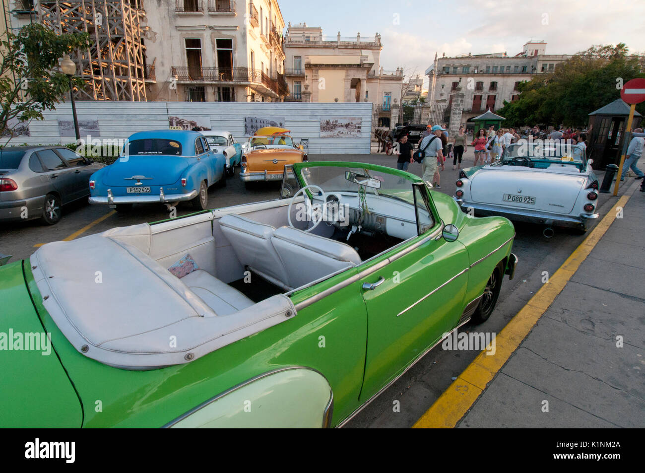 Voitures américaines classiques à La Havane Cuba Banque D'Images