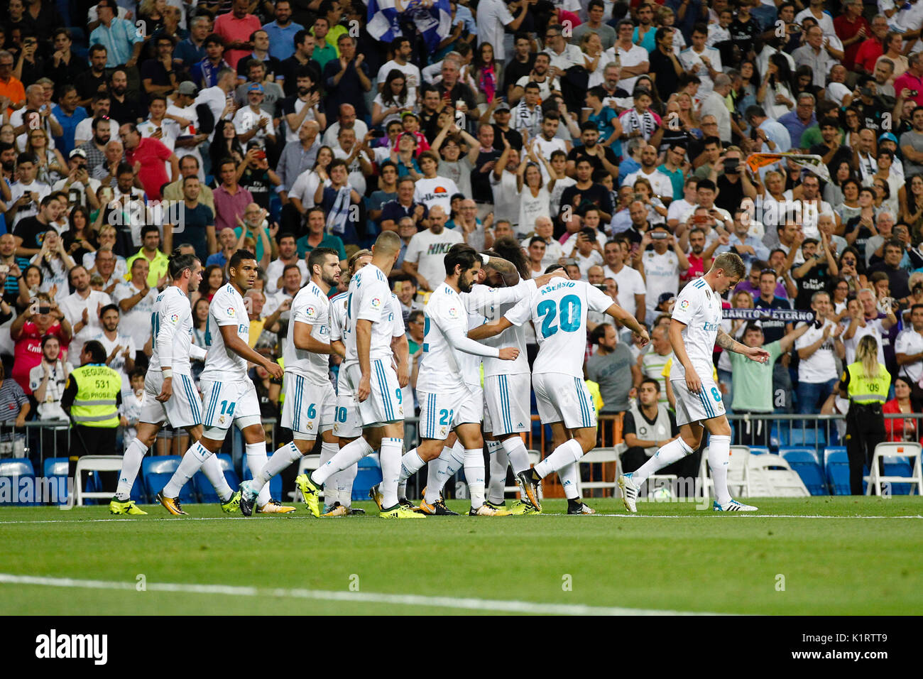 Madrid, Espagne. Le 27 août 2017 . Marco Asensio (20) joueur du Real Madrid fête les (1, 0) après avoir marqué le but de son équipe. La Liga entre le Real Madrid vs Valencia CF au Santiago Bernabeu à Madrid, Espagne, le 27 août 2017 . Más Información Gtres Crédit : Comuniación sur ligne, S.L./Alamy Live News Banque D'Images