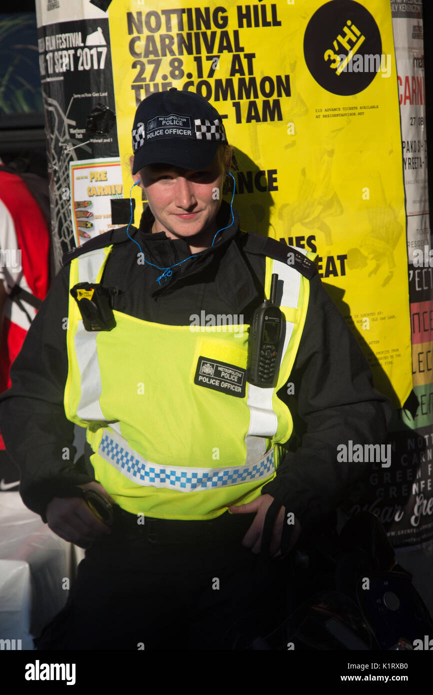Londres, Royaume-Uni. Août 27, 2017. Un policier à l'Notting Hill Carnival. Credit : Thabo Jaiyesimi/Alamy Live News Banque D'Images