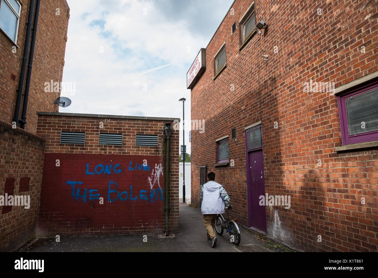 Londres, Royaume-Uni. 24 août 2017. 'Vive le Boleyn graffiti' près de l'emplacement de l'Boleyn Ground, West Ham United, l'ancien stade d'Upton Park. Banque D'Images