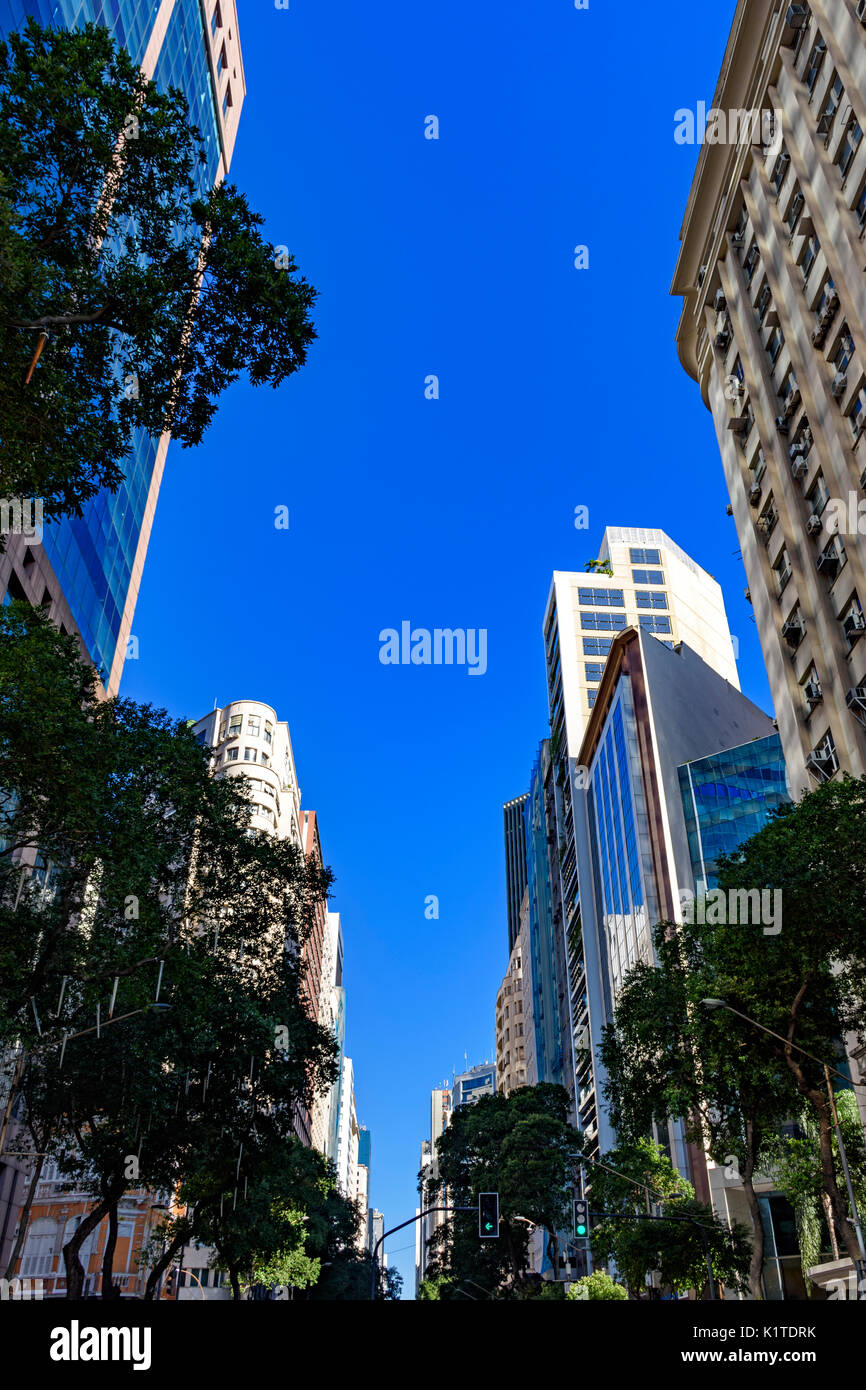 L'avenue Rio Branco, l'une des avenues principales et centre financier de la ville de Rio de Janeiro Banque D'Images