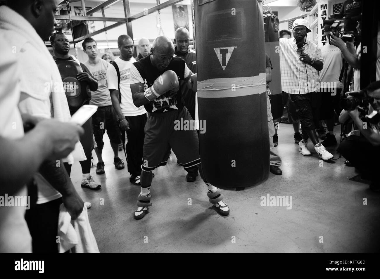 Boxer Floyd Mayweather Jr. Trains front media Mayweather Boxing Gym avril 24,2012 Las Vegas, Nevada. Banque D'Images