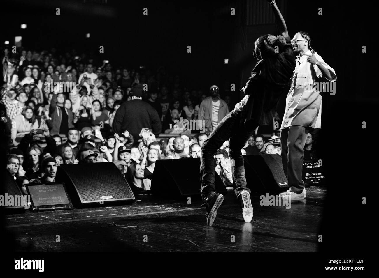 (G-D) Wiz Khalifa Snoop Dogg Perform Wiltern Theatre support Snoop Dogg Wiz Khalifa 'mac Devin: High School Tour' décembre 13,2011 Los Angeles. Banque D'Images