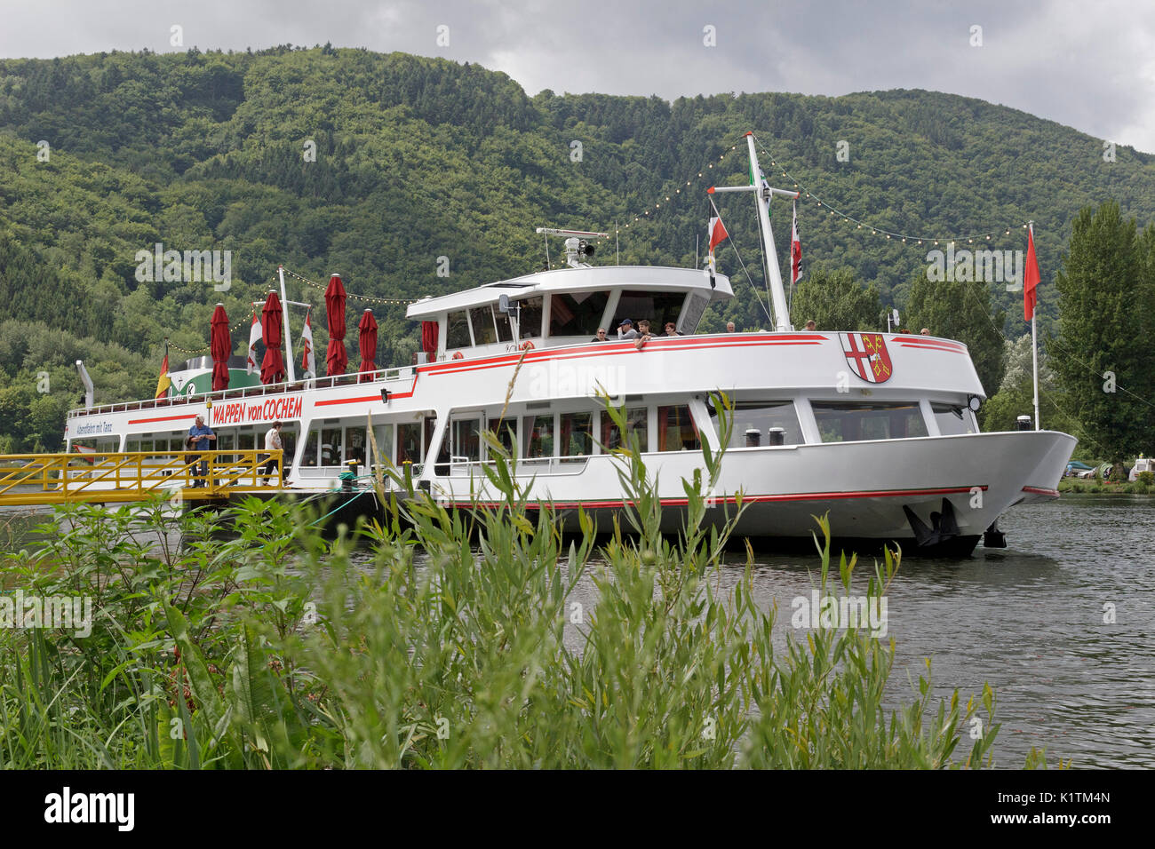 Bateau d'excursion, Beilstein, Moselle, Rhénanie-Palatinat, Allemagne Banque D'Images