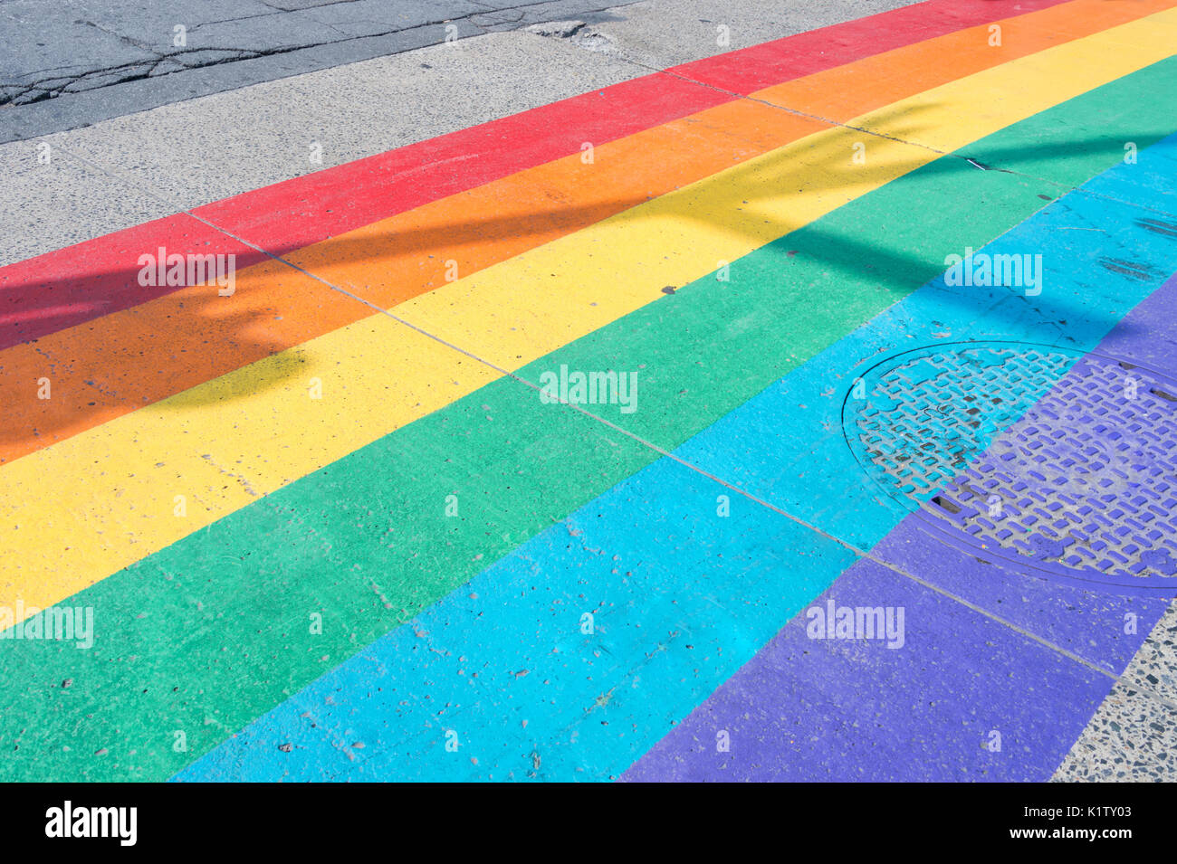 Gay pride flag en concordance village gai de Montréal Banque D'Images