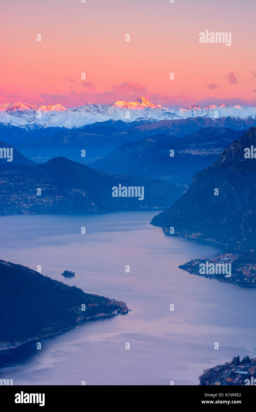 Iseo lac à l'aube, province de Brescia, Italie Banque D'Images