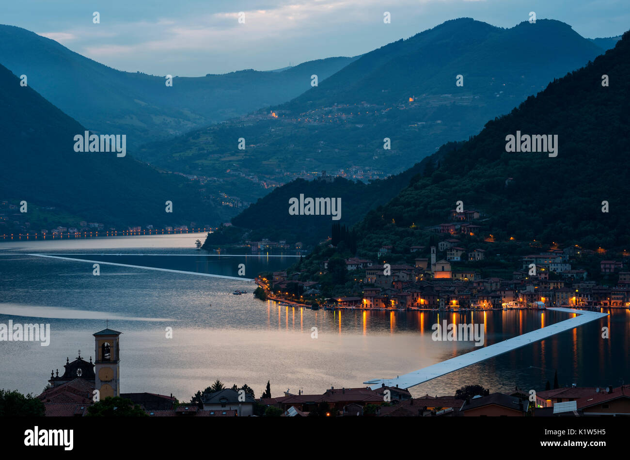 L'Europe, l'Italie, les quais flottants dans la province de Brescia. Banque D'Images