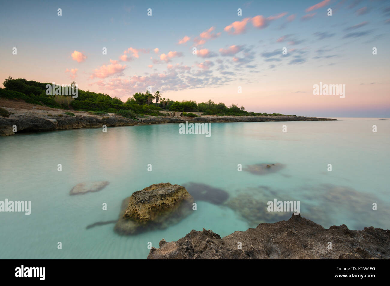 L'Europe, Italie, Mer Ionienne à l'aube, Salento, dans les Pouilles. Banque D'Images