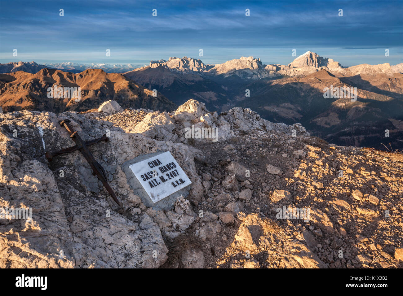 L'Europe, Italie, Vénétie, Belluno, Agordino. Vue vers le nord depuis le sommet de Sasso Bianco, San Tomaso Agordino, Dolomites Banque D'Images