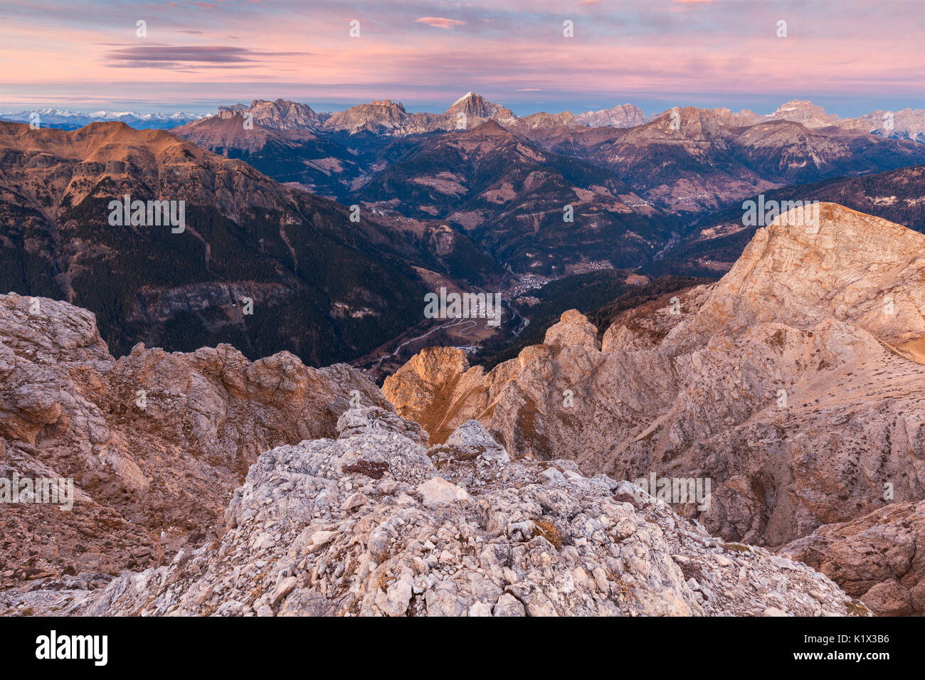 L'Europe, Italie, Vénétie, Belluno, Agordino. Panorama vers le nord-est du sommet du Sasso Bianco, San Tomaso Agordino, Dolomites Banque D'Images