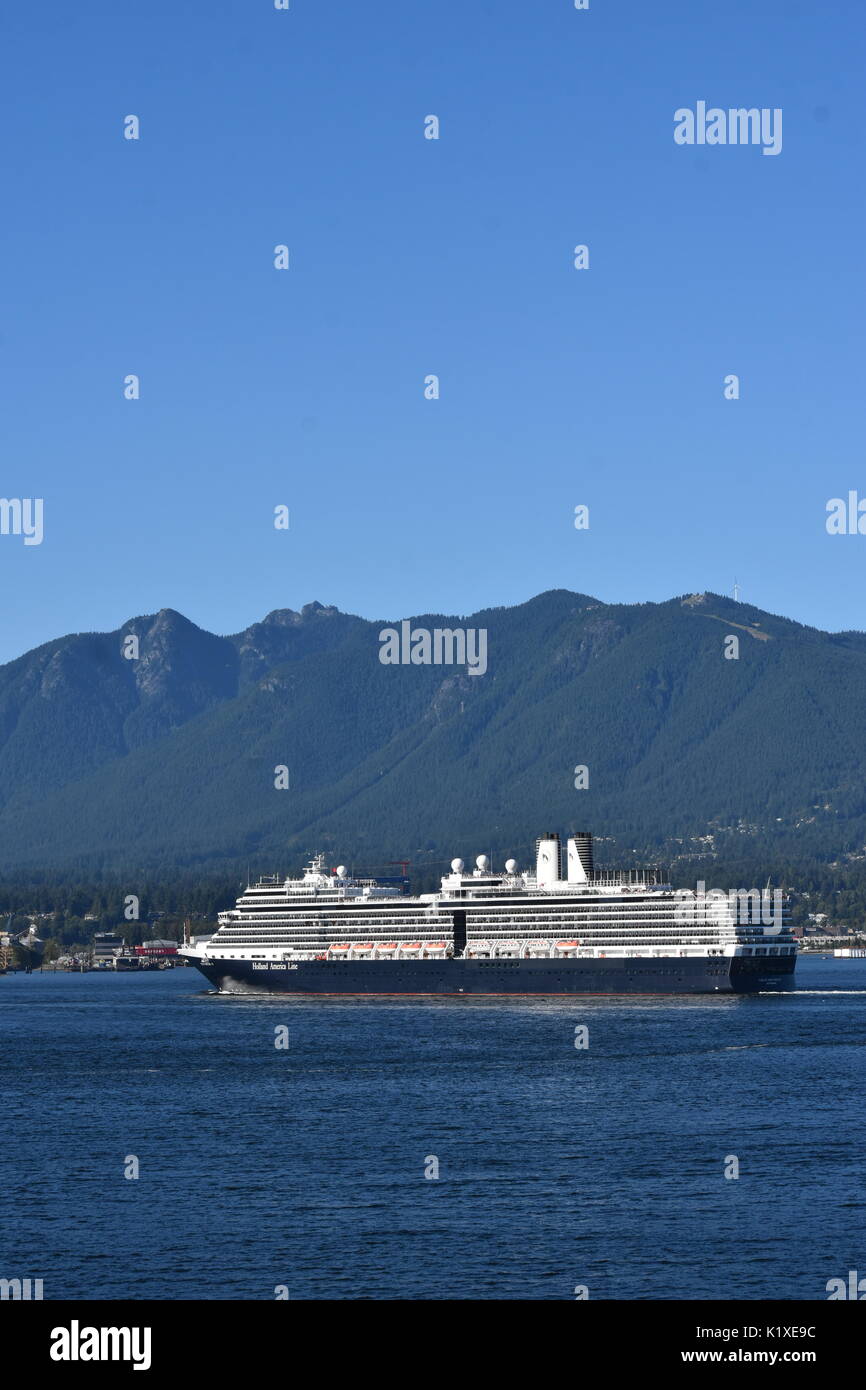 La Holland America Lines Nieuw Amsterdam croisière voiles de Vancouver (Colombie-Britannique) sur une croisière en Alaska Banque D'Images