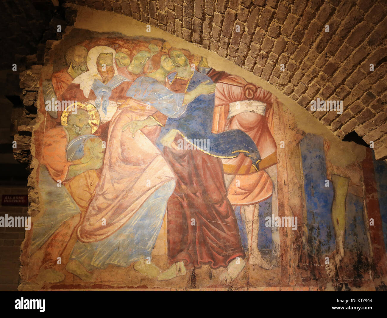 Fresque (1270) dans la crypte de la Cathédrale de Sienne à Sienne, Toscane, Italie, représentant Judas Iscariot trahissant Jésus avec un baiser dans le jardin d'Gethsema Banque D'Images