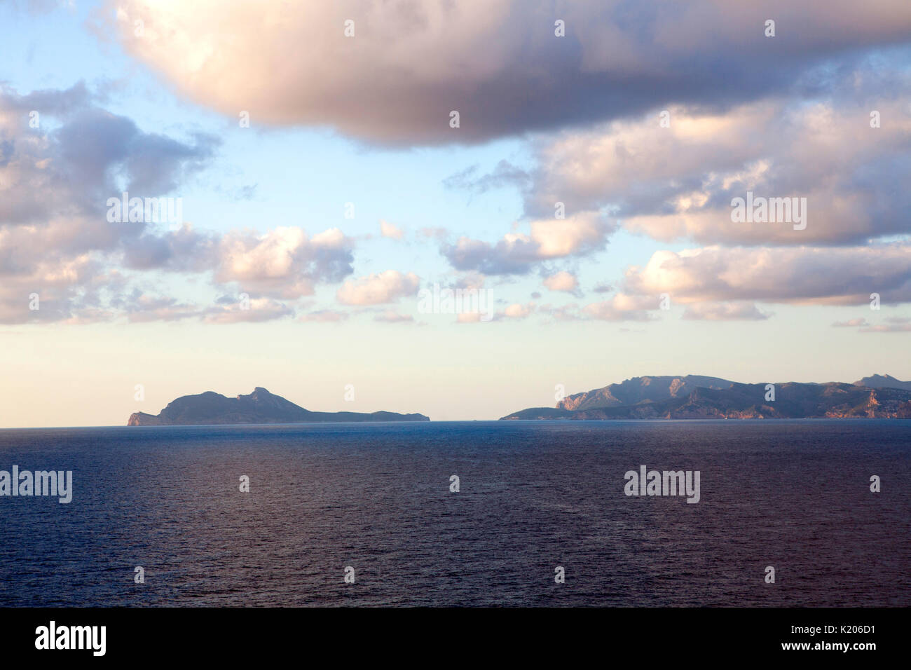 Vue sur Palma de Mallorca resort ville capitale de l'île espagnole de Majorque (Mallorca), dans l'ouest de la Méditerranée d'un navire de croisière Banque D'Images