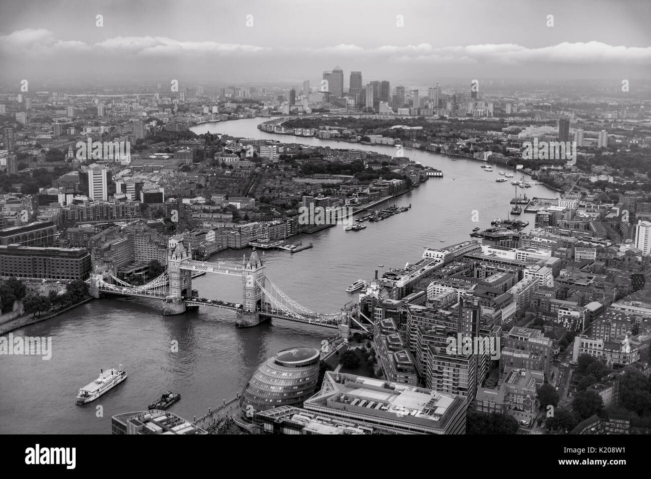 Vue sur Londres, London City Hall, Hôtel de ville, derrière le Tower Bridge, Southwark, Londres, Angleterre, Royaume-Uni Banque D'Images