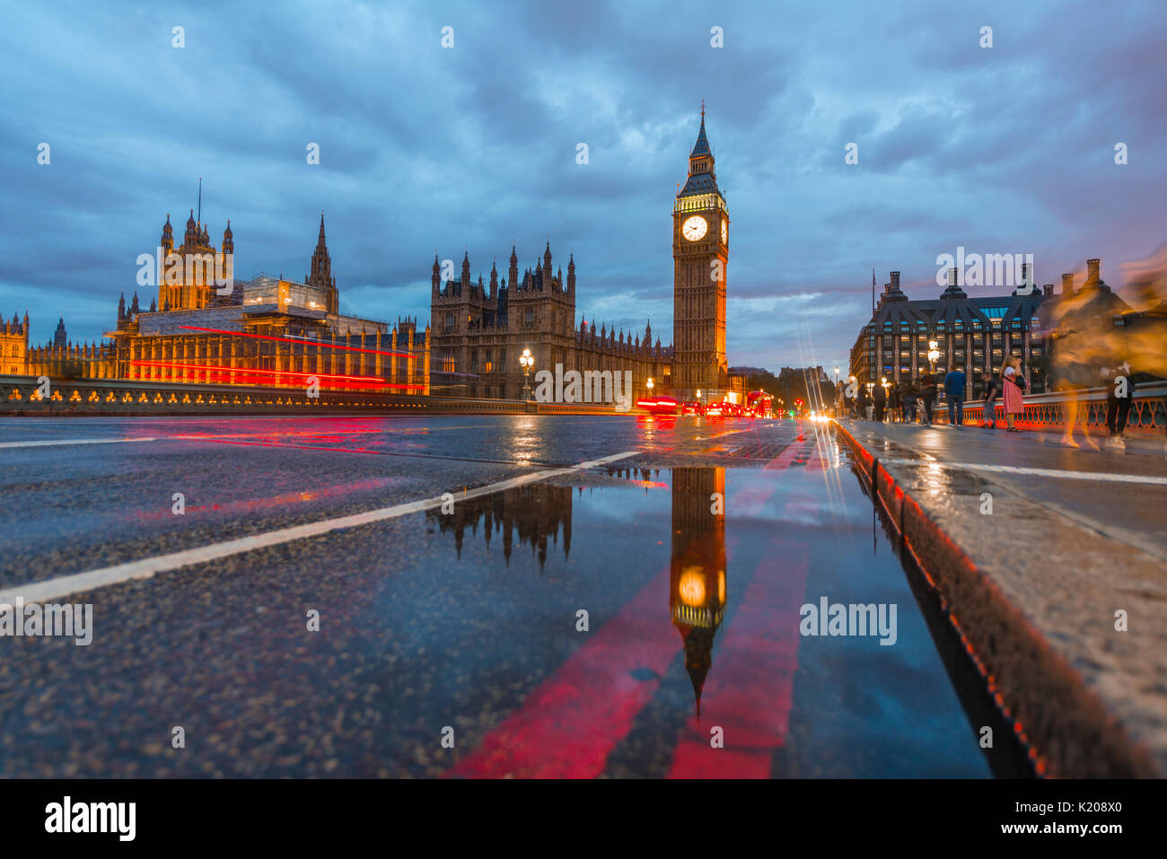 Le pont de Westminster, le Palais de Westminster, le Parlement avec réflexion, Big Ben, Westminster, Londres, Angleterre Banque D'Images