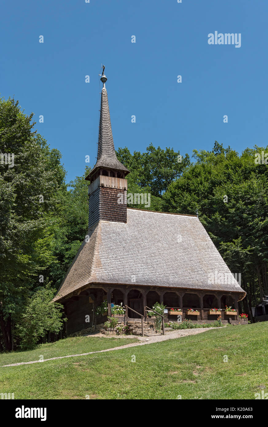 Église en bois du Musée ASTRA des civilisations et des traditions populaires, Sibiu, Roumanie Banque D'Images