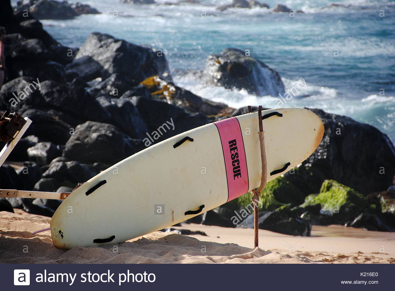 Planche de sauvetage dans de Hookipa Beach à Maui, Hawaii Banque D'Images