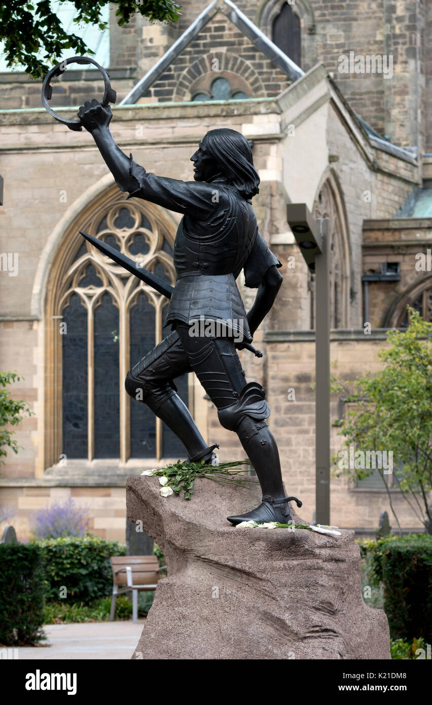 Le roi Ricchard III statue en dehors de cathédrale de Leicester, Leicestershire, Angleterre, RU Banque D'Images