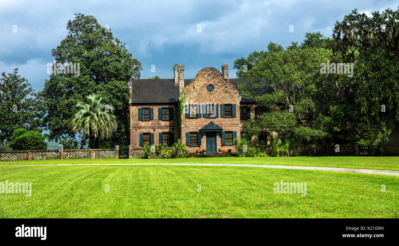 Une vue sur le Middleton Place plantation à Charleston, Caroline du Sud, USA. Le bâtiment montré est la Maison Musée, construit en 1755 comme un gentlemen's gu Banque D'Images