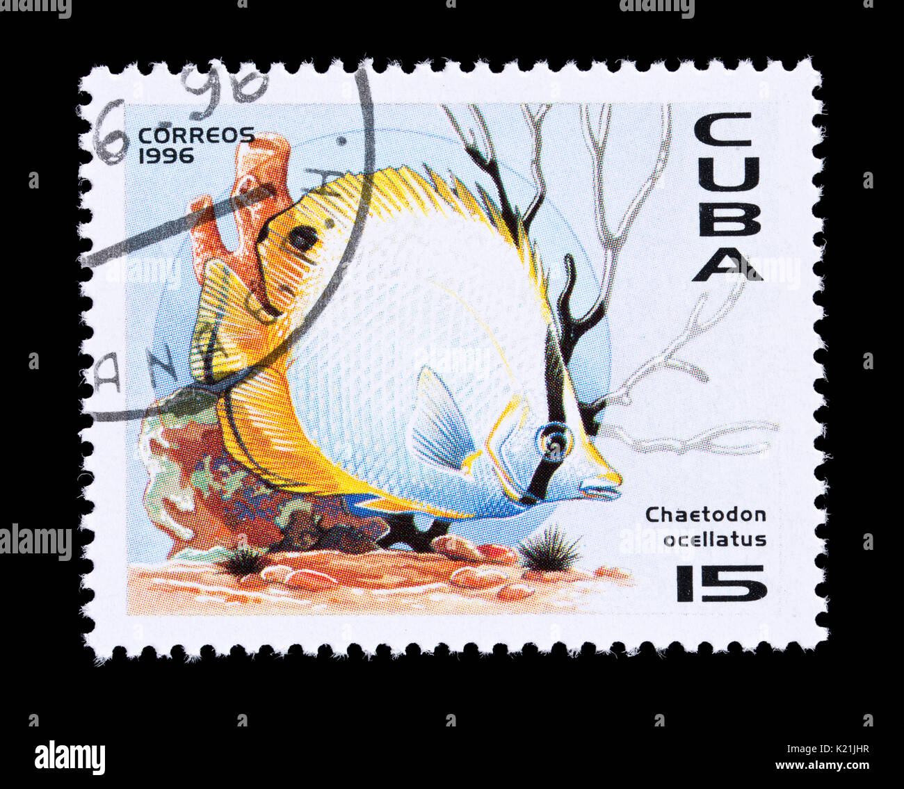 Timbre-poste de Cuba représentant un méné bleu médiocre (Chaetodon ocellatus) Banque D'Images