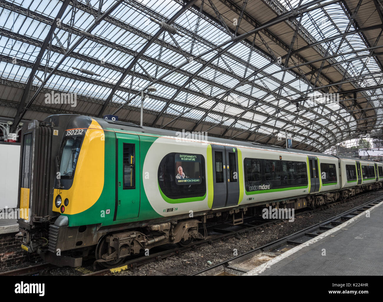 London Midland train à la gare de Liverpool Lime Street, Liverpool, Angleterre, Royaume-Uni Banque D'Images