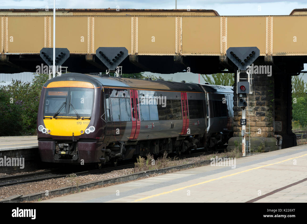 Arriva CrossCountry class 170 diesel train quitter la gare de Leicester, Leicestershire, UK Banque D'Images