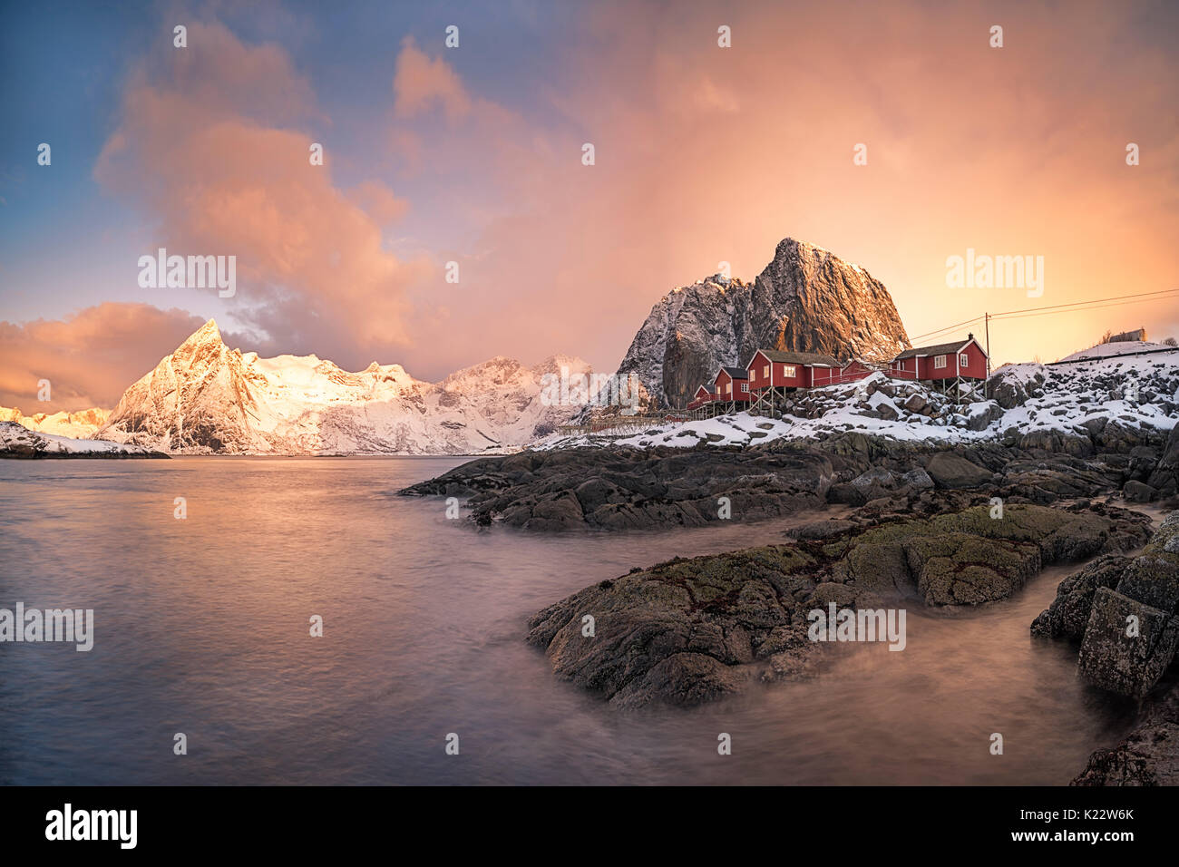 Hamnoy, Moskenesoy, Île Lofoten, Norvège Le village de Hamnoy photographiée à l'aube Banque D'Images