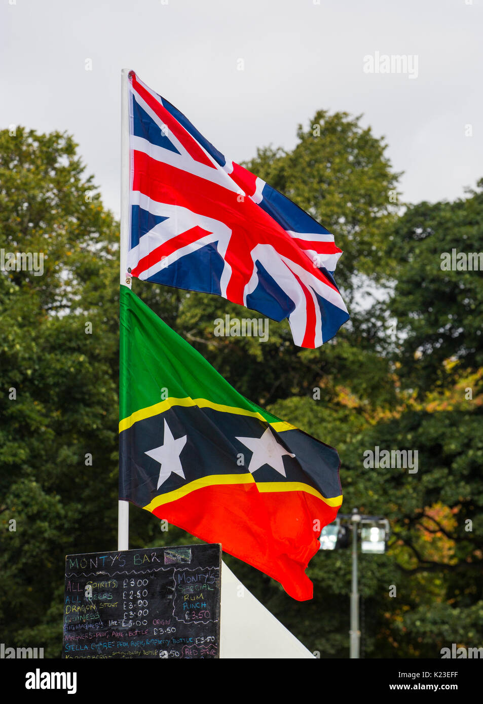 Leeds, UK. Août 28, 2017. Le 50e Leeds West Indian Carnaval ayant lieu à Potternewton Park à Londres aujourd'hui. Credit : James Copeland/Alamy Live News Banque D'Images