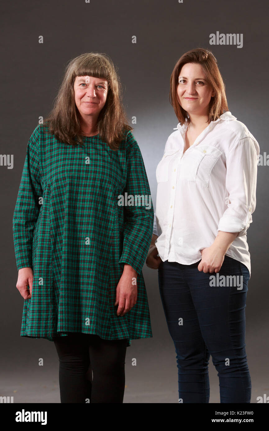 Edinburgh, Ecosse, Royaume-Uni. Août 28, 2017. Jour 17 Edinburgh International Book Festival. Photo : Anne Cholawo, écrivain britannique et Nell Stevens, la création littéraire de l'Université de Warwick. Pako Mera/Alamy Live News. Banque D'Images